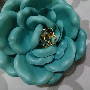 Gold colored metal earrings (new without tags)